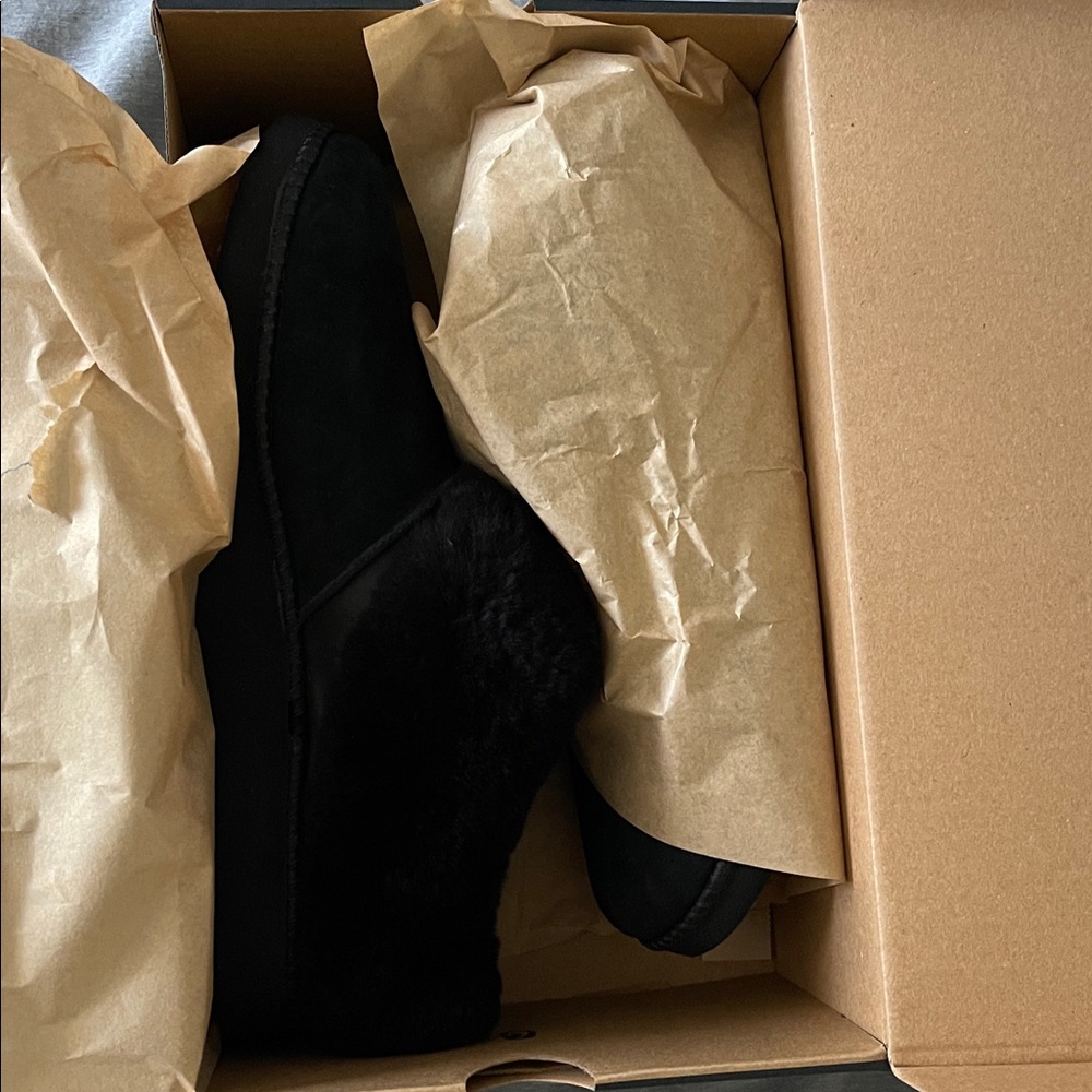 OluKai Black Women's Fur Slippers - Picture 6 of 9